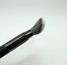 Load image into Gallery viewer, CONCEALER BRUSH J01